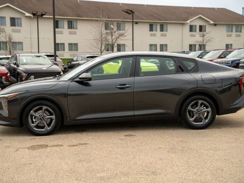 Used 2025 Kia K4 EX image 4