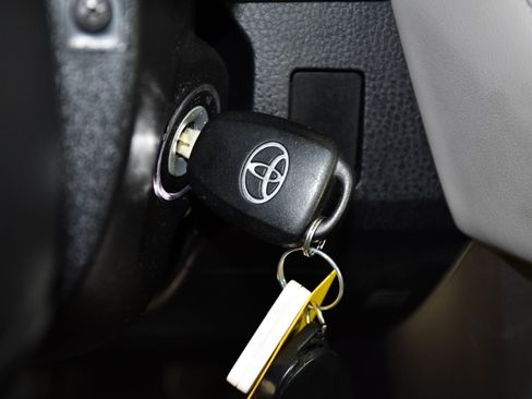 Used 2016 Toyota RAV4 XLE AWD/4WD image 24