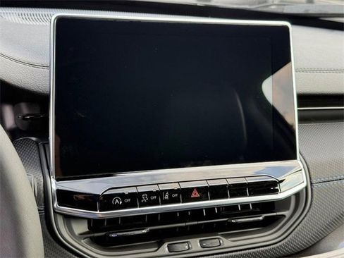 New 2025 Jeep Compass Latitude w/ Sun & Sound Group image 24