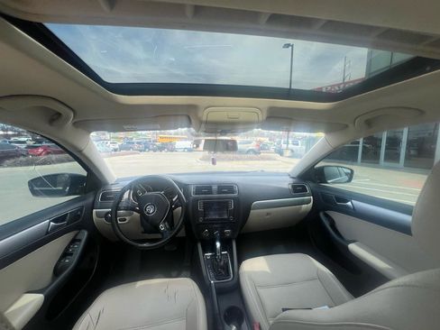 Used 2017 Volkswagen Jetta SE image 10