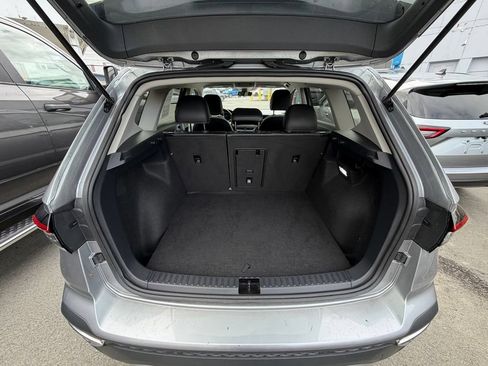 Used 2025 Volkswagen Taos SE AWD/4WD image 11