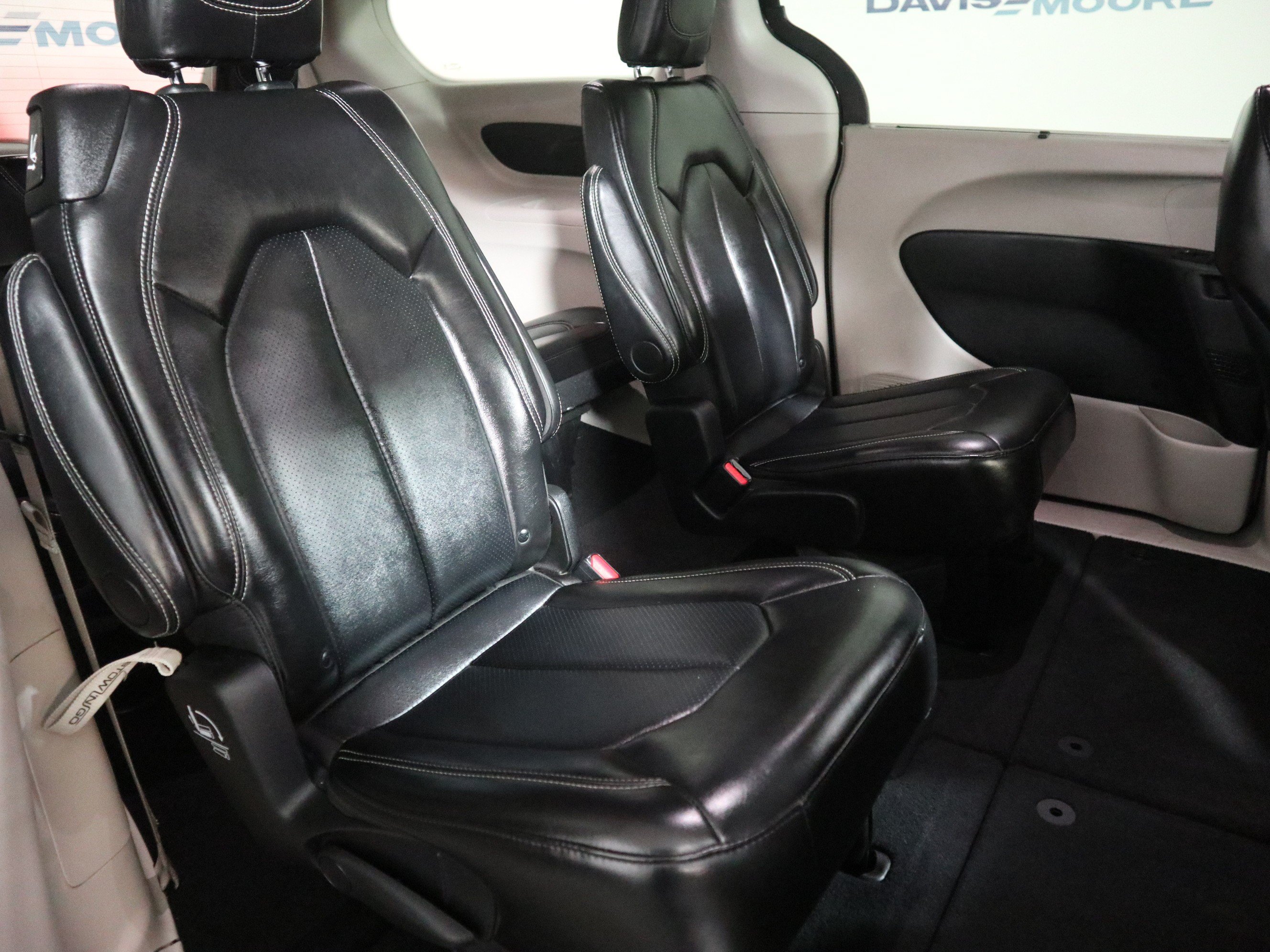 Used 2024 Chrysler Pacifica Touring-L FWD image 21