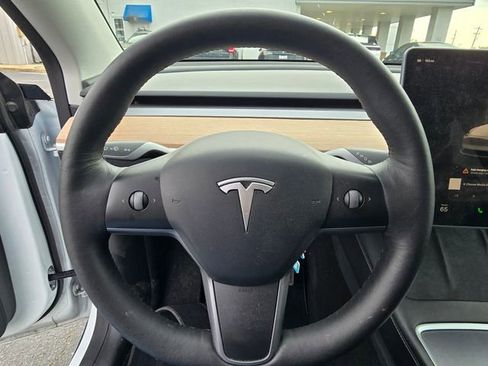 Used 2022 Tesla Model Y Long Range image 13
