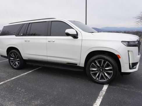 Used 2021 Cadillac Escalade ESV Sport w/ Driver Assist Tech Package image 18