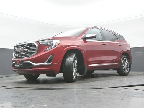 Used 2018 GMC Terrain Denali w/ GMC Pro Grade Package AWD/4WD image 30