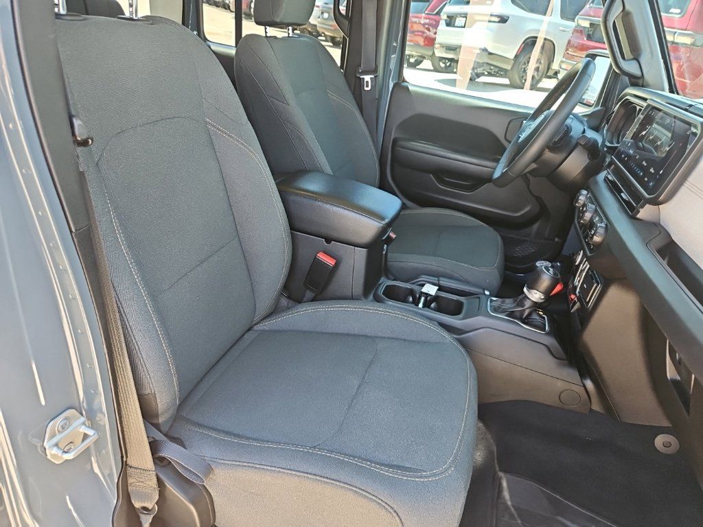 Used 2024 Jeep Wrangler Unlimited AWD/4WD image 24