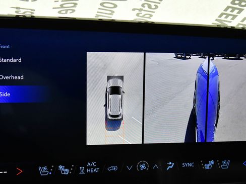 Used 2024 Chevrolet Equinox EV LT FWD image 25