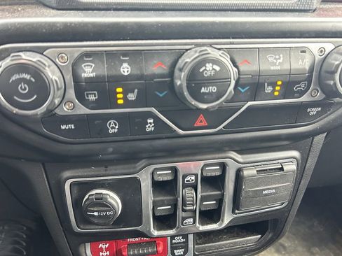 Certified 2021 Jeep Wrangler Unlimited Rubicon w/ Dual Top Group image 25