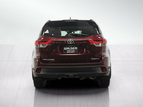 Used 2017 Toyota Highlander XLE AWD/4WD image 4