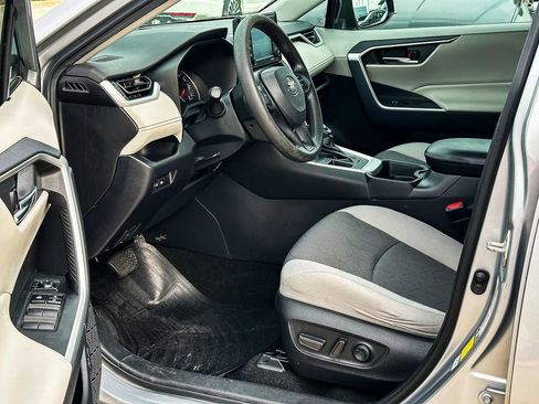 Used 2020 Toyota RAV4 XLE image 12