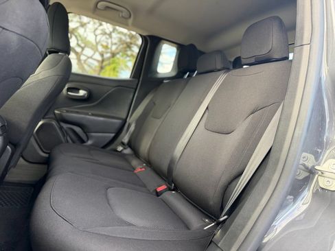 Used 2023 Jeep Renegade Latitude AWD/4WD image 16