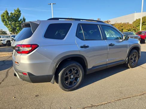 Used 2024 Honda Pilot TrailSport image 5