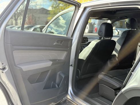 Used 2022 Volkswagen Atlas Cross Sport SE image 17