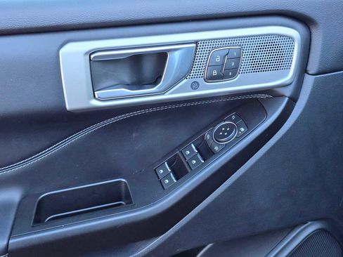 Used 2020 Ford Explorer Limited image 24