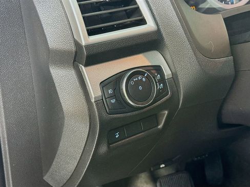 Used 2015 Ford Explorer XLT w/ Equipment Group 202B FWD image 11