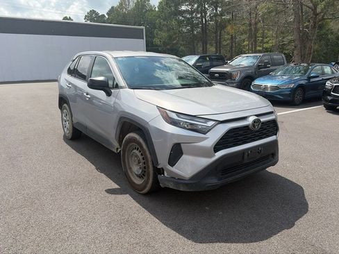 Used 2024 Toyota RAV4 LE AWD/4WD image 3
