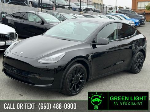 Used 2024 Tesla Model Y Long Range AWD/4WD image 1