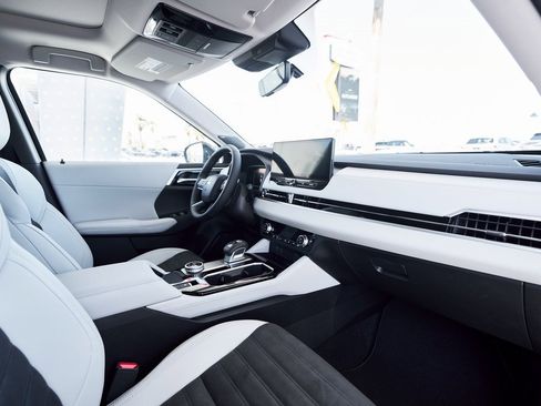 New 2025 Mitsubishi Outlander SE image 26