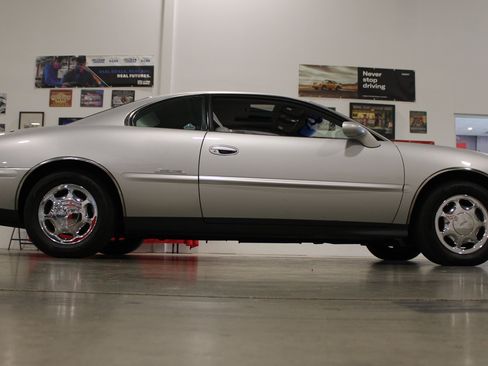 Used 1999 Buick Riviera Supercharged Coupe FWD image 33