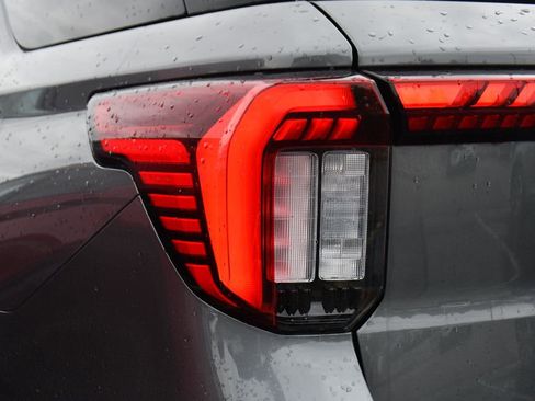 Certified 2025 Ford Explorer Active w/ Active Comfort Package AWD/4WD image 39