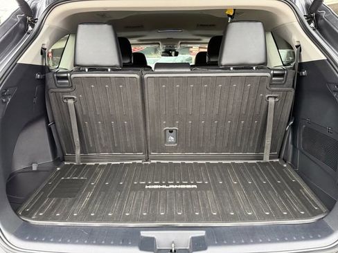Certified 2024 Toyota Highlander XLE image 36