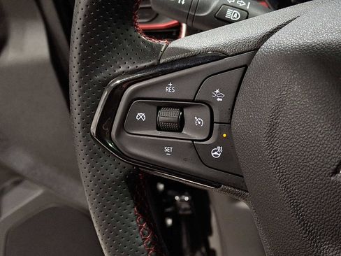 Used 2024 Chevrolet Trax RS w/ Sunroof Package image 21