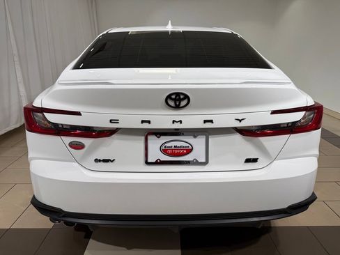 Used 2026 Toyota Camry SE w/ Convenience Package FWD image 4