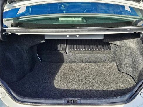 Used 2017 Toyota Camry SE image 6