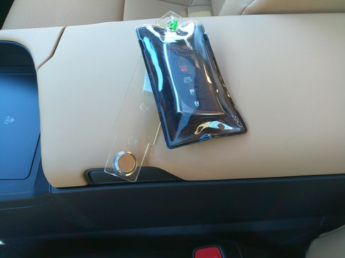 Used 2025 Lexus ES 300h w/ Premium Package image 37