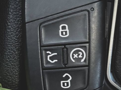 Used 2022 Volkswagen Tiguan SEL R-Line AWD/4WD image 8