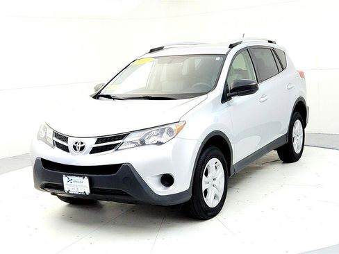 Used 2015 Toyota RAV4 LE image 2