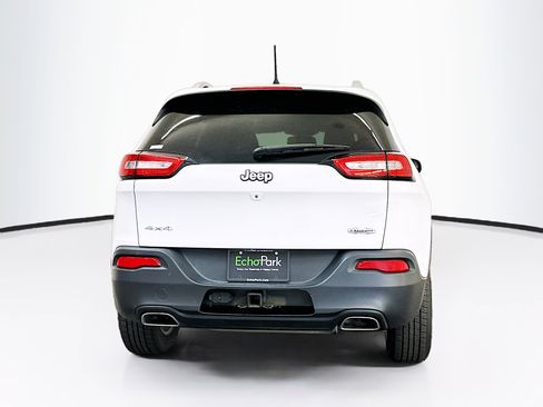 Used 2018 Jeep Cherokee Latitude Plus w/ Cold Weather Group AWD/4WD image 7