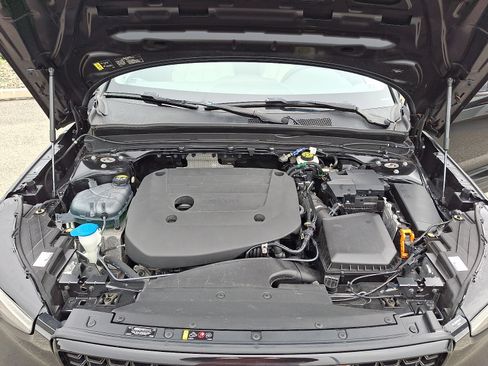 Certified 2023 Volvo XC40 B5 Plus w/ Climate Package AWD/4WD image 32