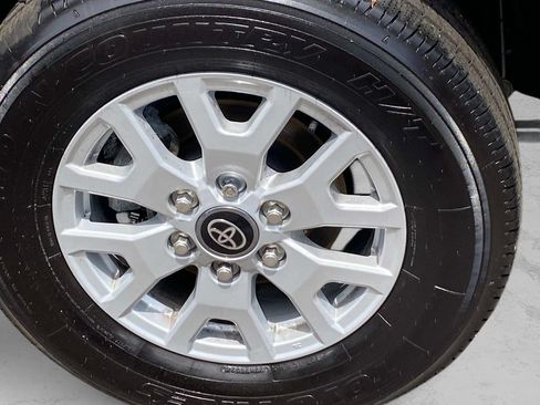 Used 2025 Toyota Tacoma SR5 AWD/4WD image 27
