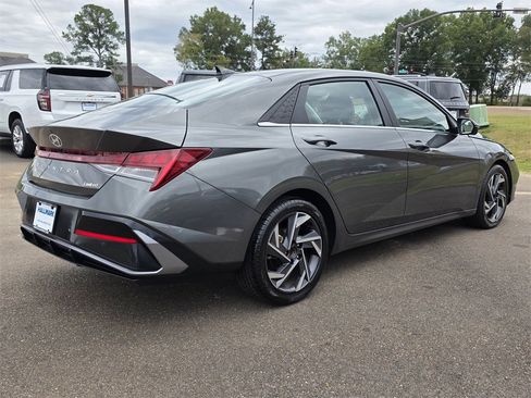 Used 2024 Hyundai Elantra Limited image 4