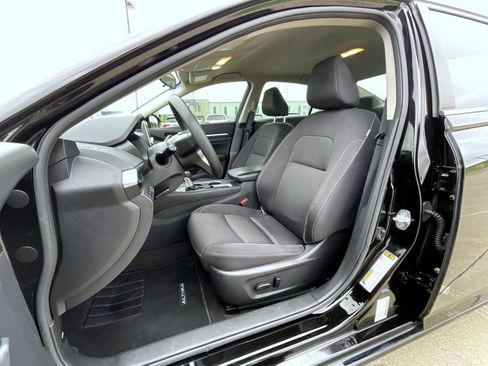 Used 2022 Nissan Altima 2.5 SV FWD image 11