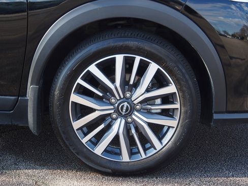 Used 2023 Nissan Kicks SV image 9