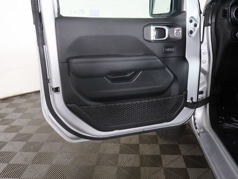 Used 2023 Jeep Wrangler Unlimited Sahara AWD/4WD image 19