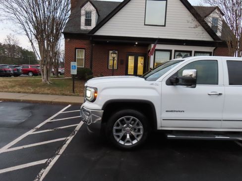 Used 2017 GMC Sierra 1500 SLT w/ Enhanced Driver Alert Package image 2