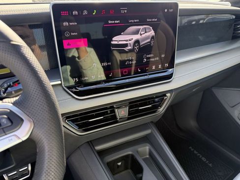 New 2026 Volkswagen Tiguan SE R-Line FWD image 18