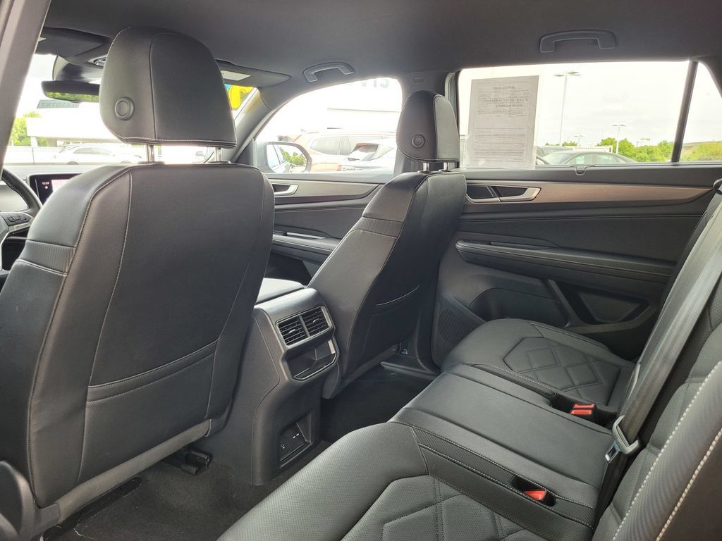 Used 2025 Volkswagen Atlas Cross Sport SE FWD image 15