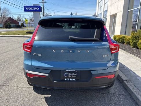 Used 2025 Volvo XC40 B5 Plus AWD/4WD image 4