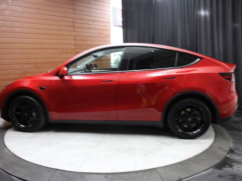 Used 2022 Tesla Model Y Long Range image 28