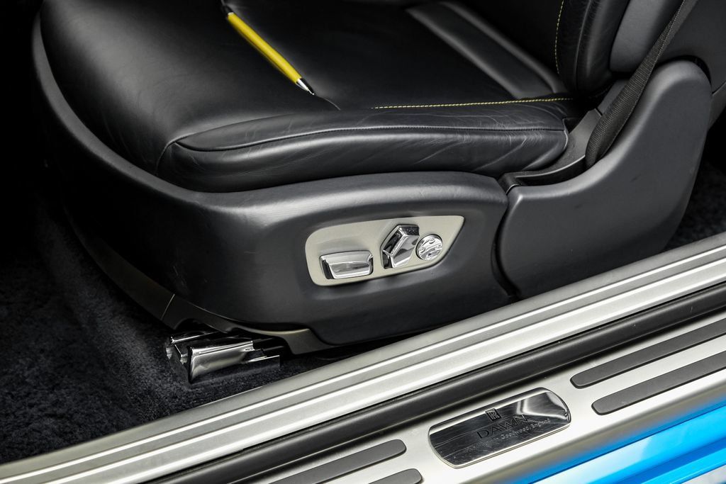 Used 2021 Rolls-Royce Dawn RWD image 39