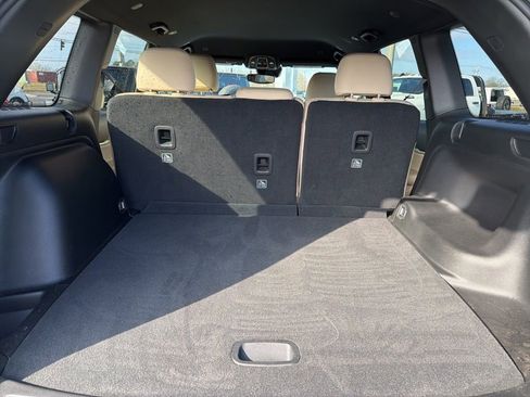 Used 2023 Jeep Grand Cherokee Limited w/ Black Appearance Package image 9