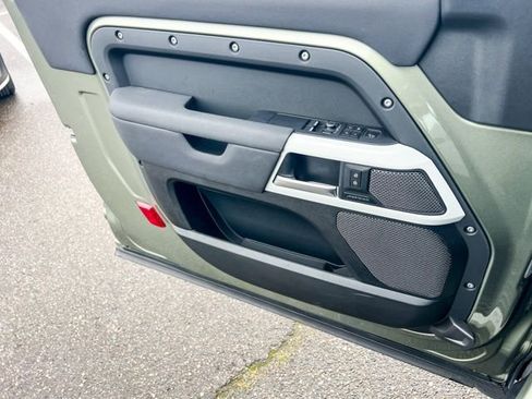 Used 2021 Land Rover Defender 90 First Edition image 12