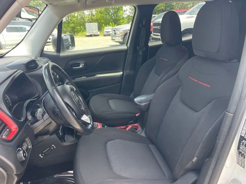 Used 2017 Jeep Renegade Trailhawk AWD/4WD image 2