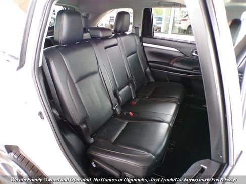 Used 2019 Toyota Highlander XLE image 26