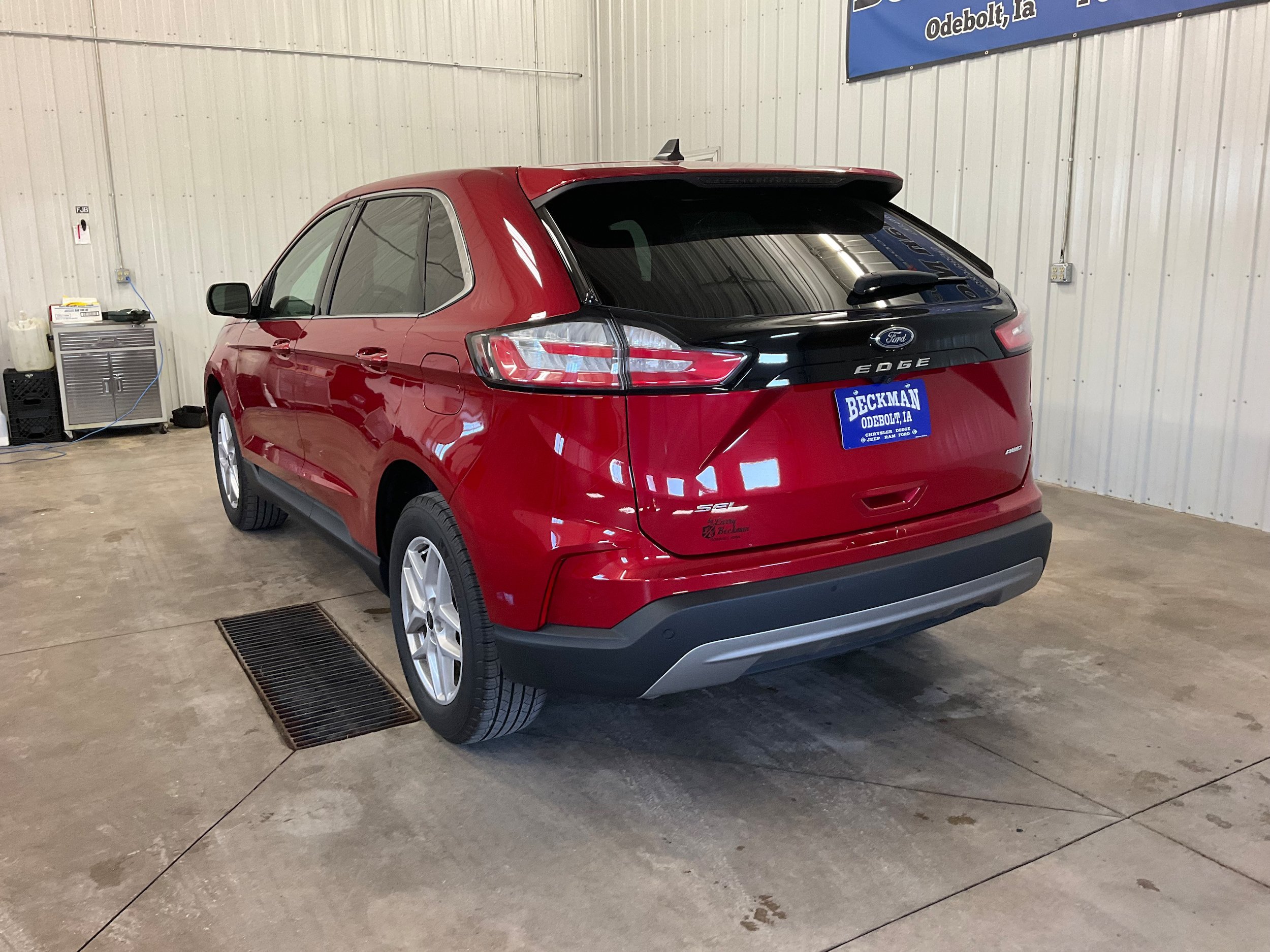 Used 2024 Ford Edge SEL w/ Convenience Package AWD/4WD image 3