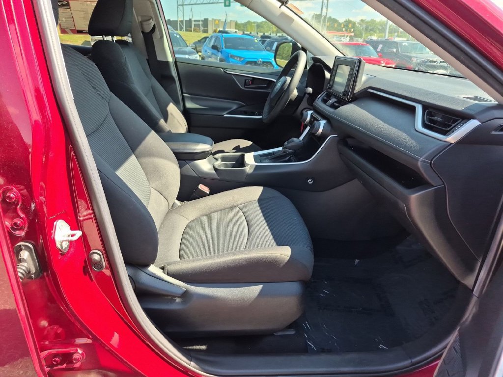 Used 2020 Toyota RAV4 LE FWD image 34